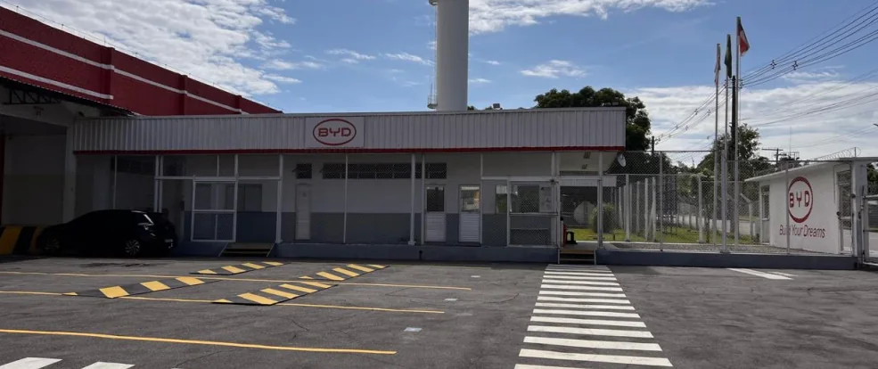 Concessionária BYD em Manaus com pátio regularizado